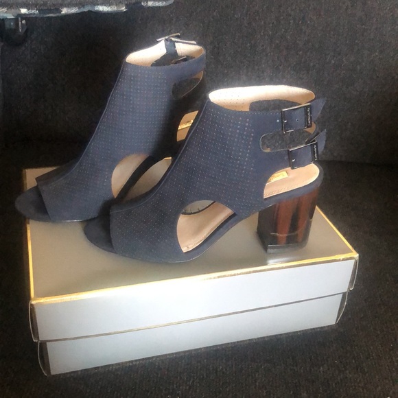❤️SOLD❤️ Louise et Cie 2” chunky heel - Picture 2 of 8
